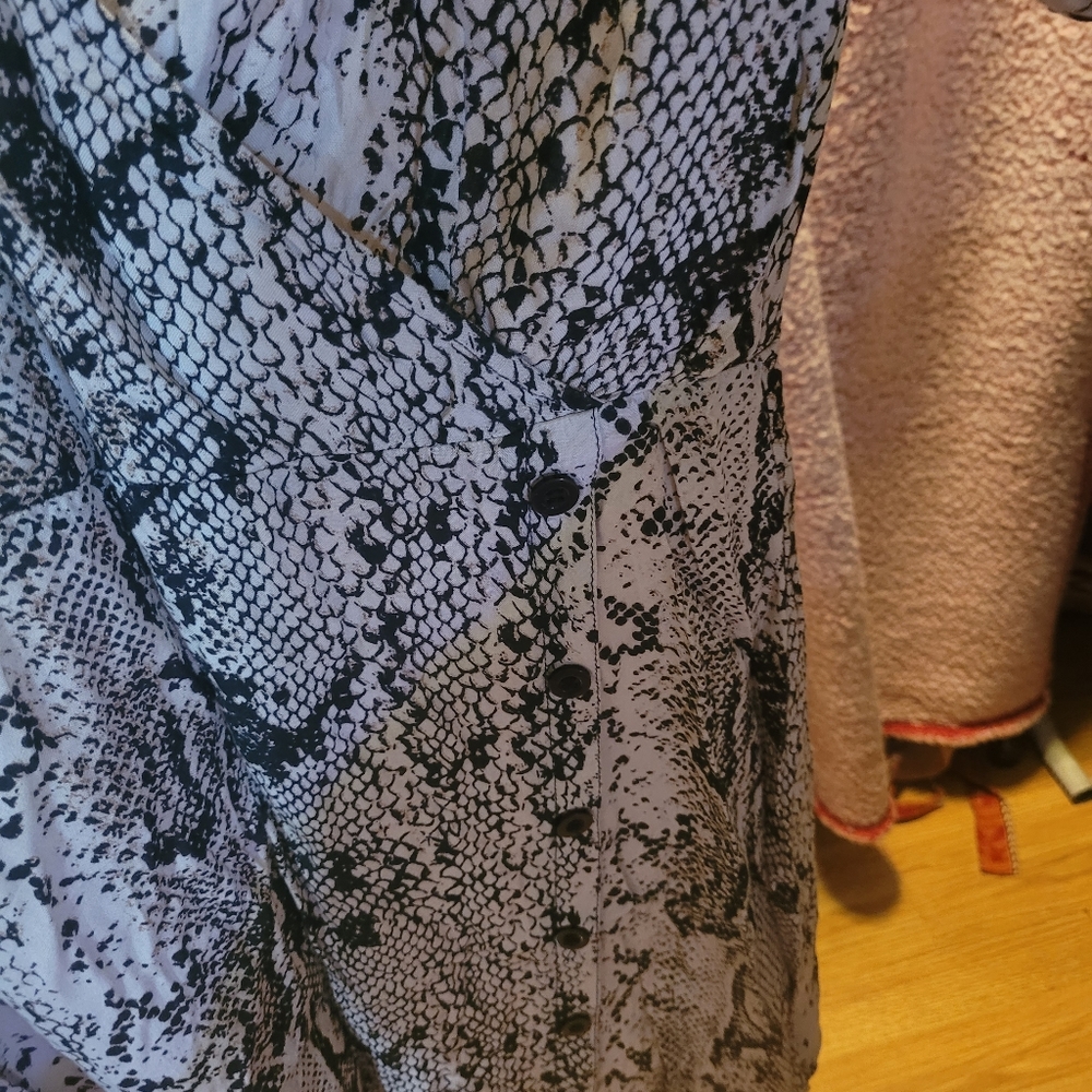 Dress - Picture 2 of 5